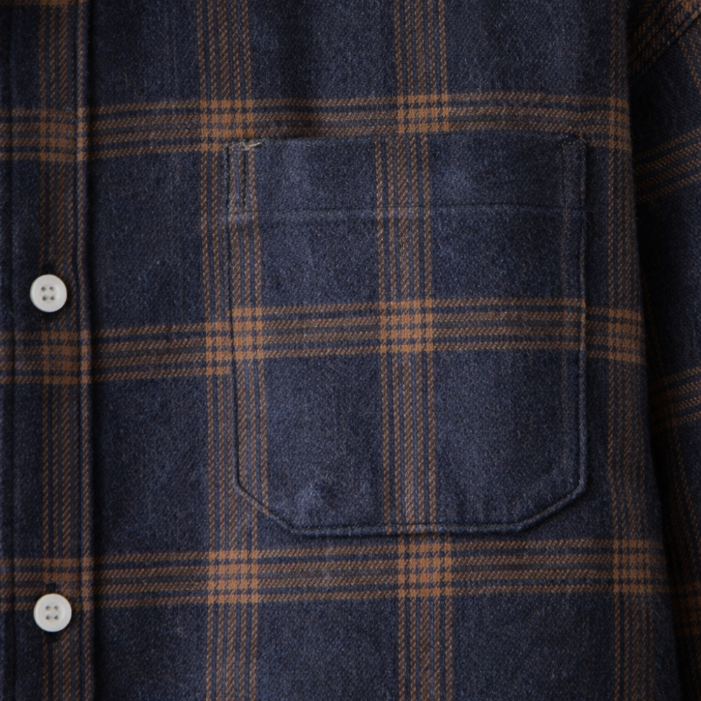 Men's plaid long sleeve shirt with button front closure Fashion Grand